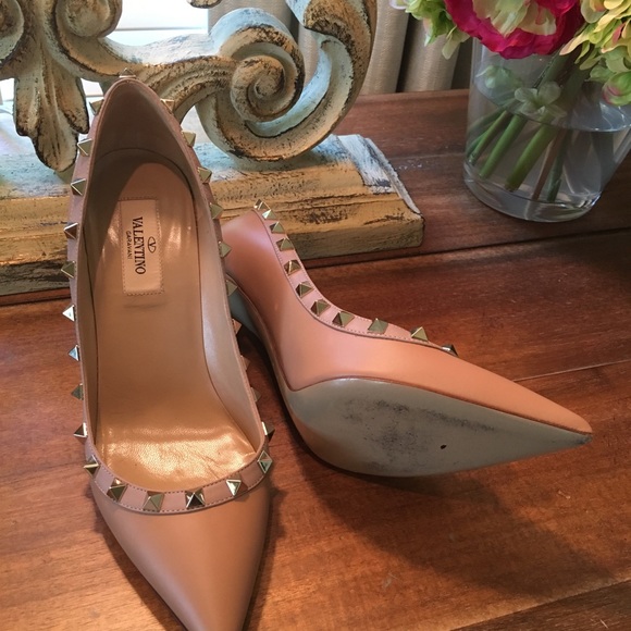 Valentino Rockstud Pumps - Picture 5 of 8